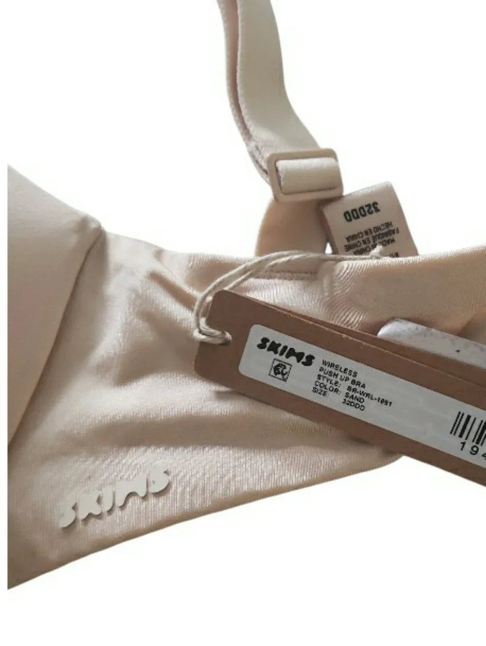 NWT SKIMS wireless Push Up Bra- 32DDD - Picture 4 of 4